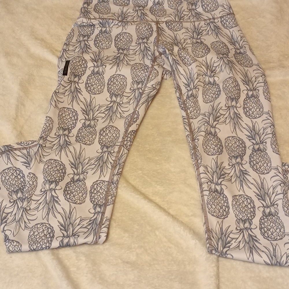 Love Fitness White‎ Pineapple Leggings size Medium